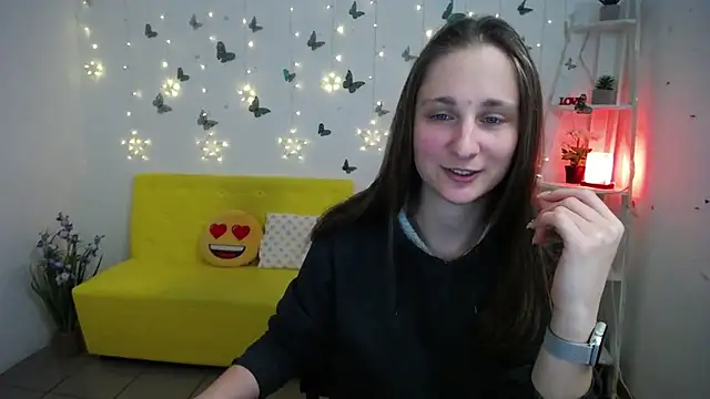 Snapshot of MichelLeee chatting on 04-23-26, 12:29 MichelLeee online show from 04-23-26, 12:29