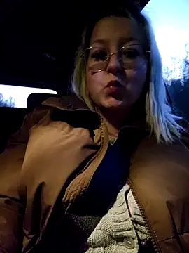 Snapshot of Lillyloo_ chatting on 03-10-25, 05:50 Lillyloo online show from 03-10-25, 05:50