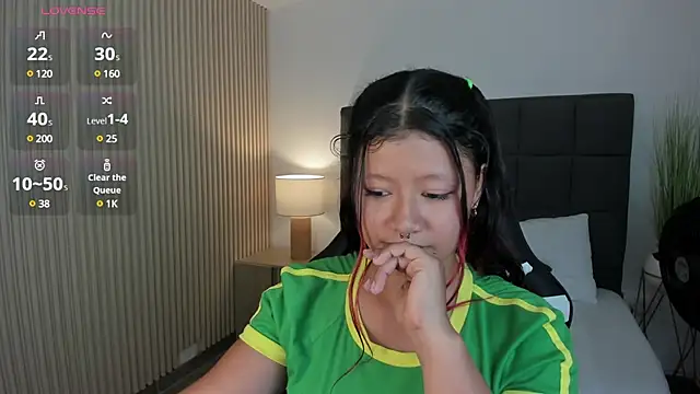 Snapshot of aurora_johnson_ chatting on 01-04-25, 07:34 aurora johnson  online show from 01-04-25, 07:34