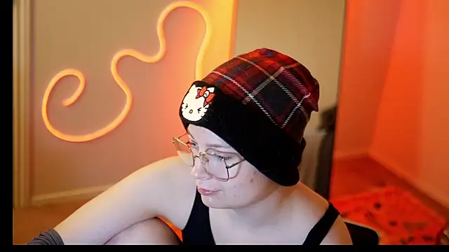 Snapshot of livcutebaby chatting on 03-22-25, 02:05 livcutebaby online show from 03-22-25, 02:05