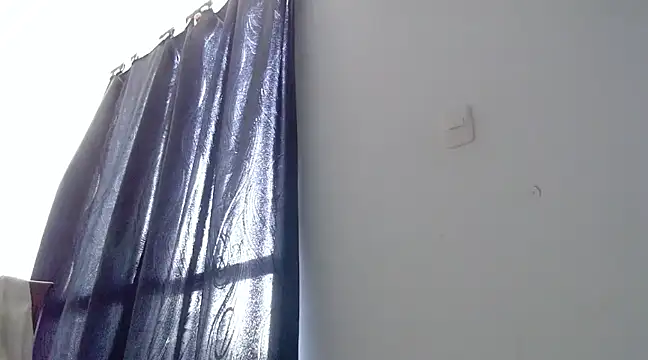 Snapshot of nicolle_milf1978 chatting on 02-16-25, 12:21 nicolle milf1978 online show from 02-16-25, 12:21