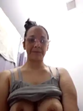 Snapshot of nicolle_milf1978 chatting on 06-14-26, 04:25 nicolle milf1978 online show from 06-14-26, 04:25