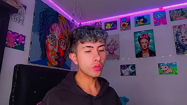 Snapshot of Noah_Xitruxx chatting on 03-08-25, 06:10 Noah Xitruxx online show from 03-08-25, 06:10