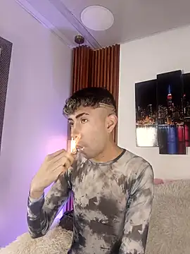 Snapshot of Noah_Xitruxx chatting on 10-06-25, 01:08 Noah Xitruxx online show from 10-06-25, 01:08