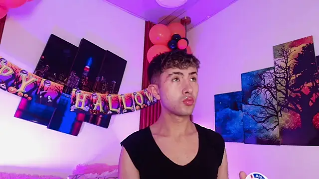 Snapshot of Noah_Xitruxx chatting on 10-13-25, 02:22 Noah Xitruxx online show from 10-13-25, 02:22