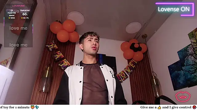 Snapshot of Noah_Xitruxx chatting on 10-20-25, 04:02 Noah Xitruxx online show from 10-20-25, 04:02