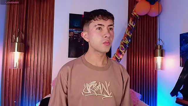 Snapshot of Noah_Xitruxx chatting on 10-23-25, 02:44 Noah Xitruxx online show from 10-23-25, 02:44