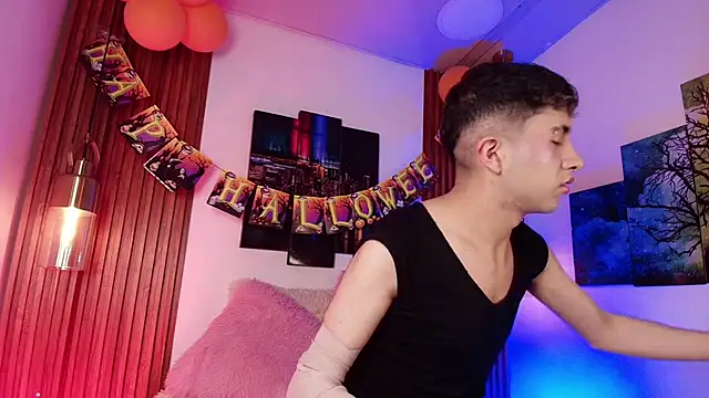 Snapshot of Noah_Xitruxx chatting on 10-25-25, 02:52 Noah Xitruxx online show from 10-25-25, 02:52