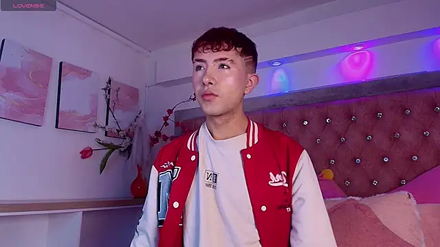 Snapshot of Noah_Xitruxx chatting on 11-12-25, 01:11 Noah Xitruxx online show from 11-12-25, 01:11