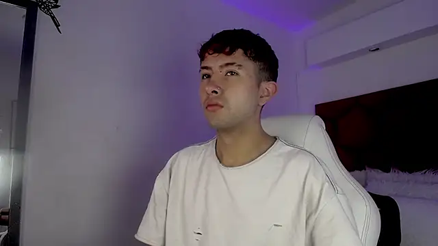 Snapshot of Noah_Xitruxx chatting on 11-22-25, 02:05 Noah Xitruxx online show from 11-22-25, 02:05