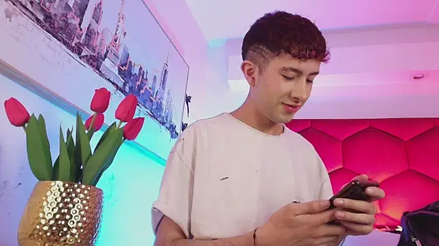 Snapshot of Noah_Xitruxx chatting on 12-03-25, 12:58 Noah Xitruxx online show from 12-03-25, 12:58