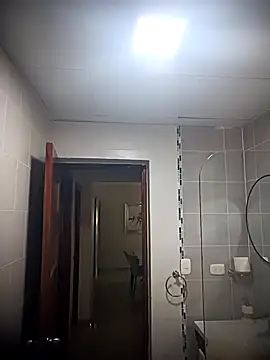 Snapshot of elchicomielrd chatting on 10-08-25, 04:04 elchicomielrd online show from 10-08-25, 04:04