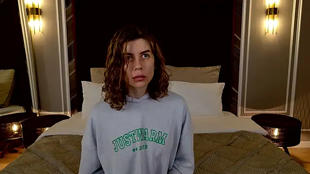 VikkiStorm online show from 03-20-25, 06:19