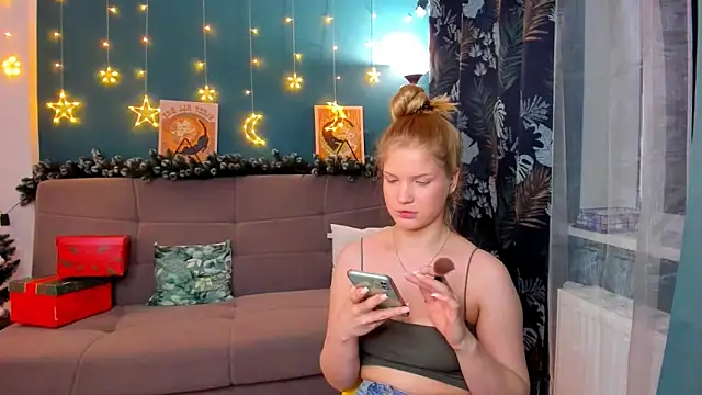 Snapshot of Xloe_Queen chatting on 12-24-24, 02:22 Xloe Queen online show from 12-24-24, 02:22