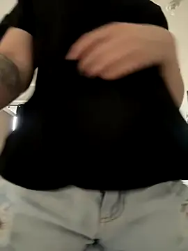 Snapshot of Morguisssz chatting on 11-02-25, 01:57 Morguisssz online show from 11-02-25, 01:57