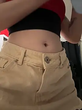 Snapshot of Morguisssz chatting on 11-05-25, 02:44 Morguisssz online show from 11-05-25, 02:44