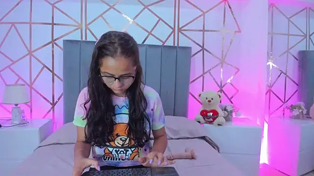 Giselle Roldan online show from 01-24-25, 03:02