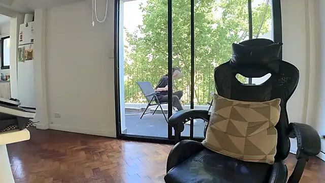 Snapshot of Den_BlueXx chatting on 10-31-25, 06:53 Den BlueXx online show from 10-31-25, 06:53