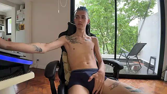 Snapshot of Den_BlueXx chatting on 11-07-25, 04:51 Den BlueXx online show from 11-07-25, 04:51