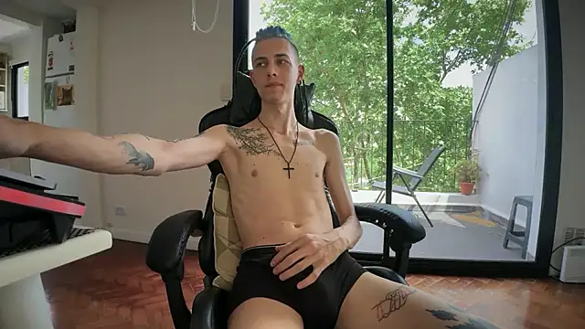 Snapshot of Den_BlueXx chatting on 11-12-25, 04:51 Den BlueXx online show from 11-12-25, 04:51