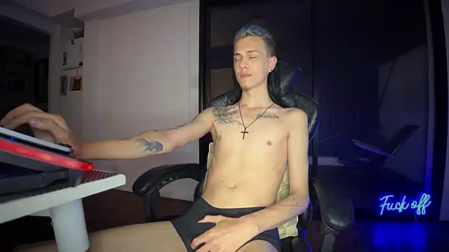 Snapshot of Den_BlueXx chatting on 12-05-25, 06:00 Den BlueXx online show from 12-05-25, 06:00