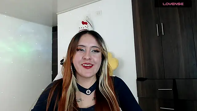 SarahXRusso online show from 12-23-24, 04:01