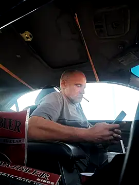 Snapshot of DatingProfile_USA_43_str8 chatting on 11-29-25, 02:31 DatingProfile USA 43 str8 online show from 11-29-25, 02:31