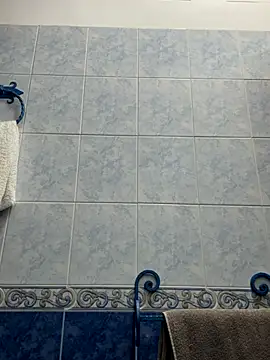 ellie mcdonald online show from 10-12-25, 01:04