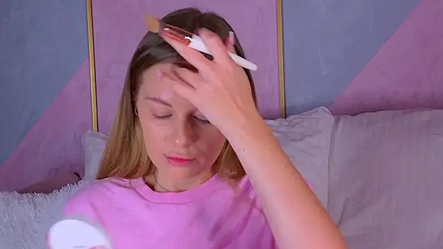 BeatriceEsmont online show from 10-16-25, 07:26