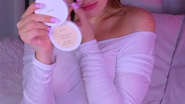 BeatriceEsmont online show from 11-15-25, 07:32