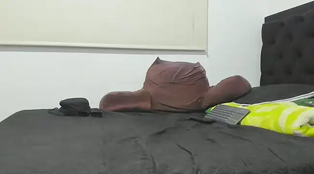 Snapshot of latin_bbc chatting on 01-12-25, 04:31 latin bbc online show from 01-12-25, 04:31