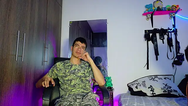 Snapshot of Nymphobuddies chatting on 01-20-25, 08:29 Nymphobuddies online show from 01-20-25, 08:29