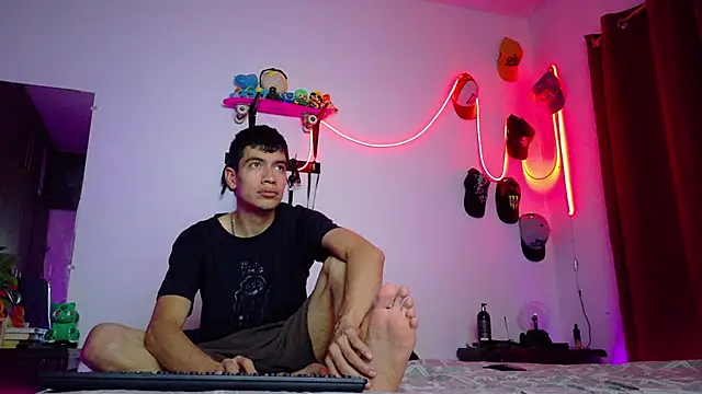 Snapshot of Nymphobuddies chatting on 01-23-25, 08:35 Nymphobuddies online show from 01-23-25, 08:35