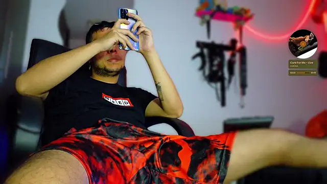 Snapshot of Nymphobuddies chatting on 02-19-25, 10:53 Nymphobuddies online show from 02-19-25, 10:53