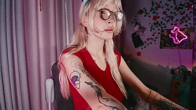 Snapshot of sweed_angel chatting on 07-04-26, 07:36 sweed angel online show from 07-04-26, 07:36