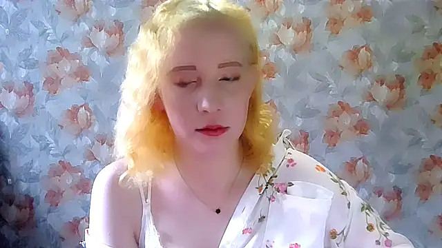 Snapshot of MelxMellie chatting on 04-30-26, 02:12 MelxMellie online show from 04-30-26, 02:12