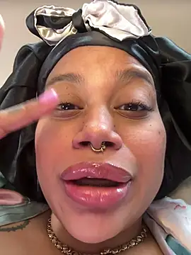 Snapshot of shyfr34k chatting on 02-06-25, 02:58 shyfr34k online show from 02-06-25, 02:58