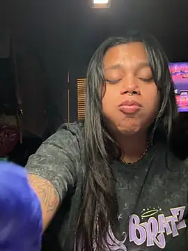 Snapshot of shyfr34k chatting on 03-05-25, 11:27 shyfr34k online show from 03-05-25, 11:27