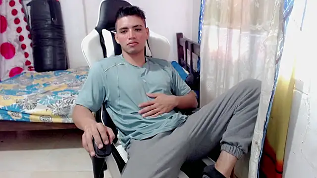 Snapshot of danilo302209 chatting on 01-21-25, 02:15 danilo302209 online show from 01-21-25, 02:15