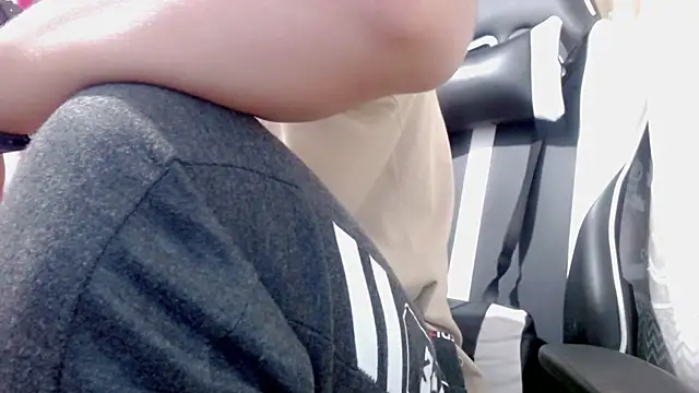 Snapshot of danilo302209 chatting on 01-27-25, 12:05 danilo302209 online show from 01-27-25, 12:05