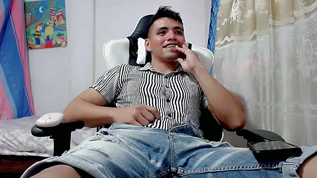 Snapshot of danilo302209 chatting on 02-25-25, 05:04 danilo302209 online show from 02-25-25, 05:04