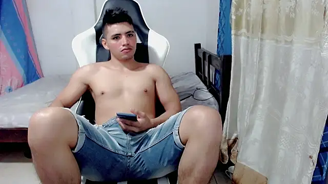 Snapshot of danilo302209 chatting on 03-12-25, 06:18 danilo302209 online show from 03-12-25, 06:18