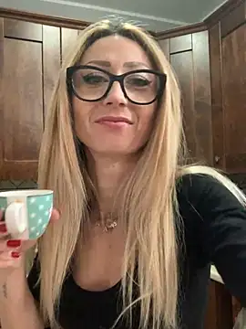 Snapshot of harleyejoker1 chatting on 12-20-24, 07:22 harleyejoker1 online show from 12-20-24, 07:22