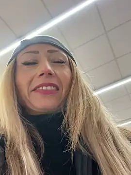 Snapshot of harleyejoker1 chatting on 01-22-25, 11:12 harleyejoker1 online show from 01-22-25, 11:12