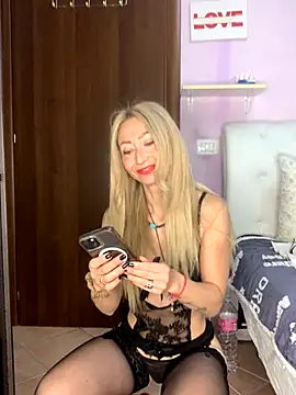 Snapshot of harleyejoker1 chatting on 10-18-25, 08:59 harleyejoker1 online show from 10-18-25, 08:59