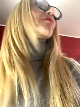 Snapshot of harleyejoker1 chatting on 11-04-25, 10:03 harleyejoker1 online show from 11-04-25, 10:03