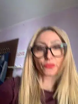 Snapshot of harleyejoker1 chatting on 11-06-25, 10:27 harleyejoker1 online show from 11-06-25, 10:27