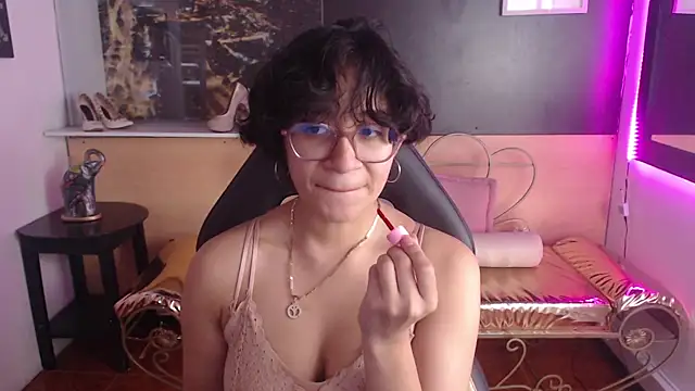 Lili Gomez  online show from 11-02-25, 12:18