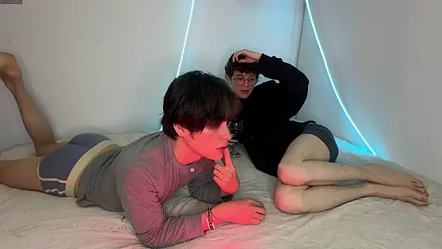 Snapshot of mapleg chatting on 10-16-25, 11:28 mapleg online show from 10-16-25, 11:28