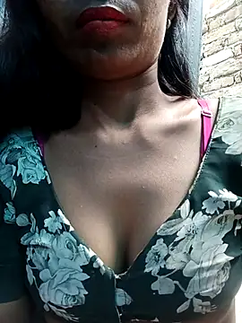 Snapshot of Kajal__Mehra chatting on 05-01-26, 05:45 Kajal Mehra online show from 05-01-26, 05:45